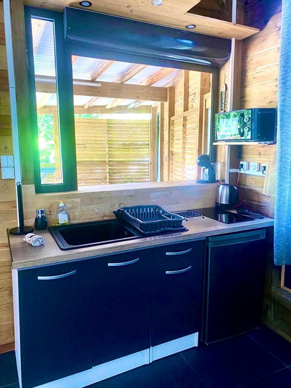 Charmant Bungalow Tout Confort Climatise - Terrasse Et Acces Plage ! Deshaies Dış mekan fotoğraf